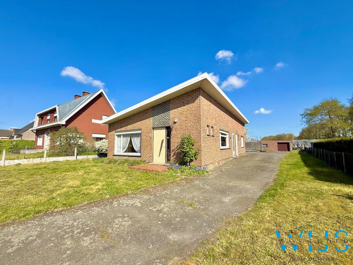 Open bebouwing op ruim perceel van 892m² te Ertvelde ! 