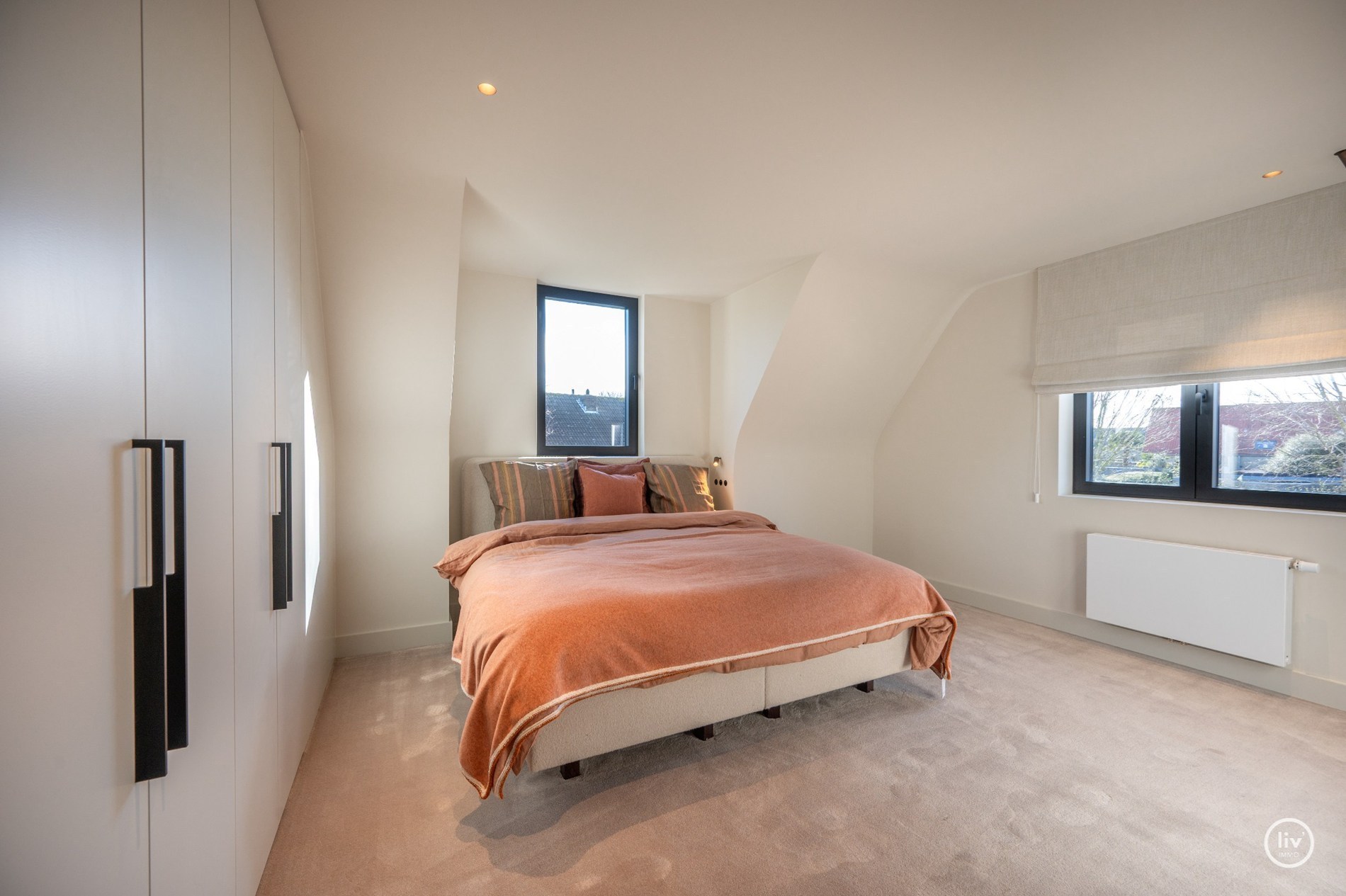 Magnifique villa rénovée, située sur un grand terrain de 1365 m2 dans un quartier résidentiel de villas, à proximité du centre de Knokke. 