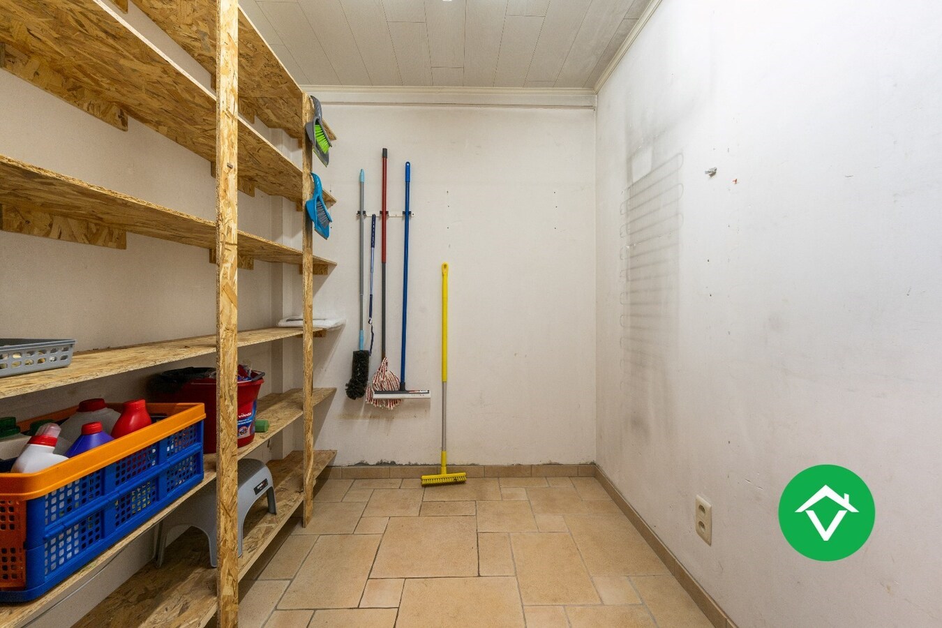 Woning met appartement te koop in het centrum van Eernegem 