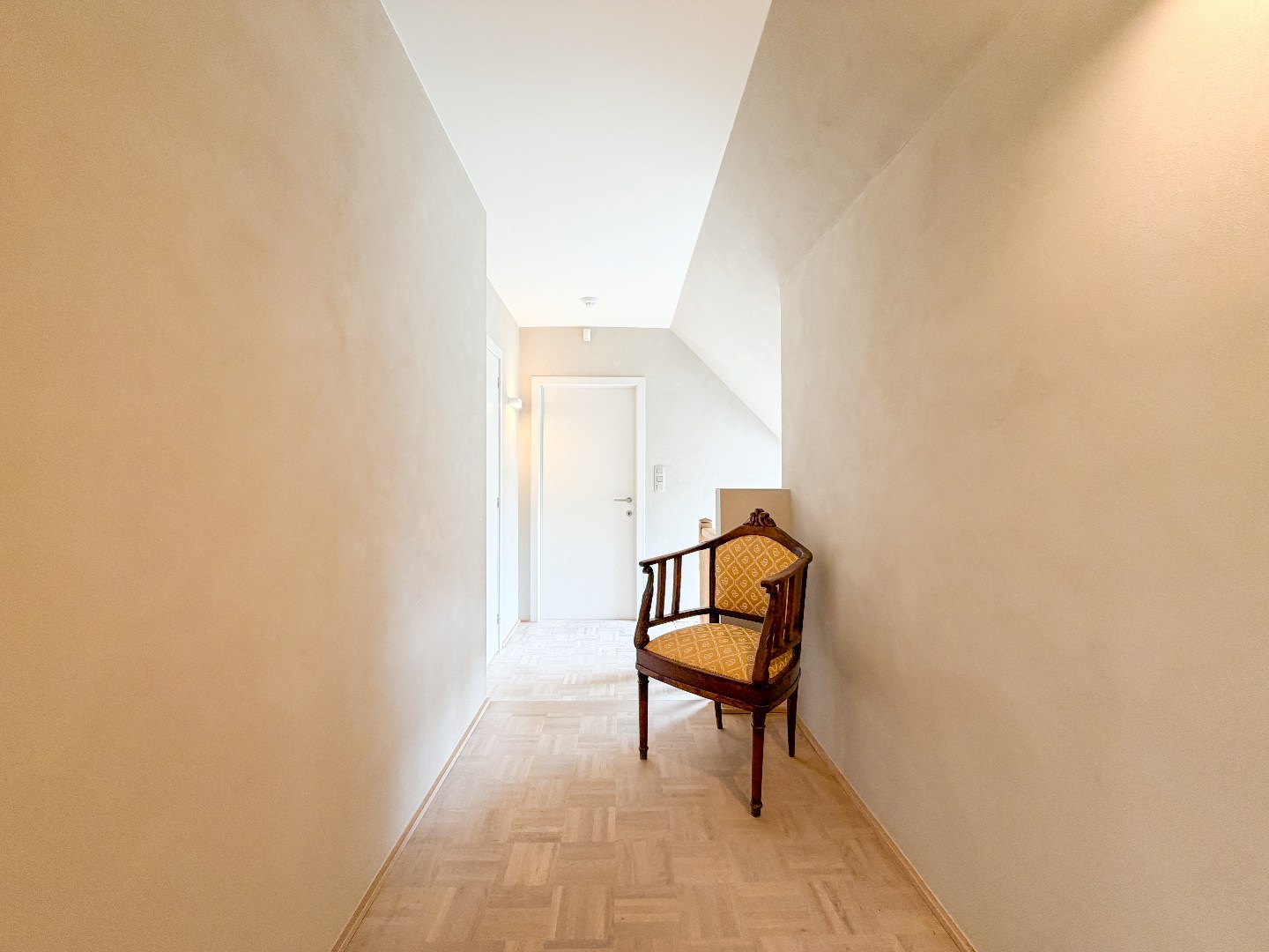 Ruime villa met prachtige tuin en hoogwaardige afwerking, perceel van 1891 m², rustig gelegen te Torhout 