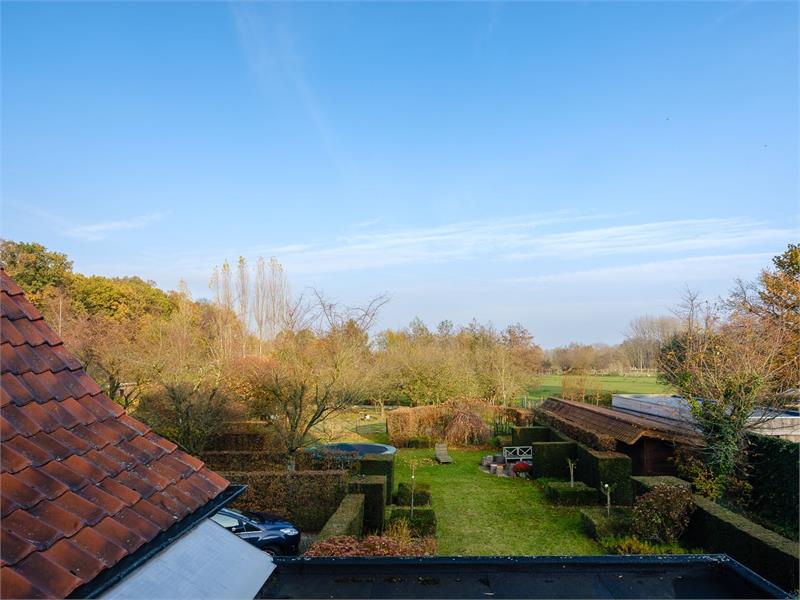 Villa-landhuis met prachtig zicht op uitgestrekte achterliggende velden 