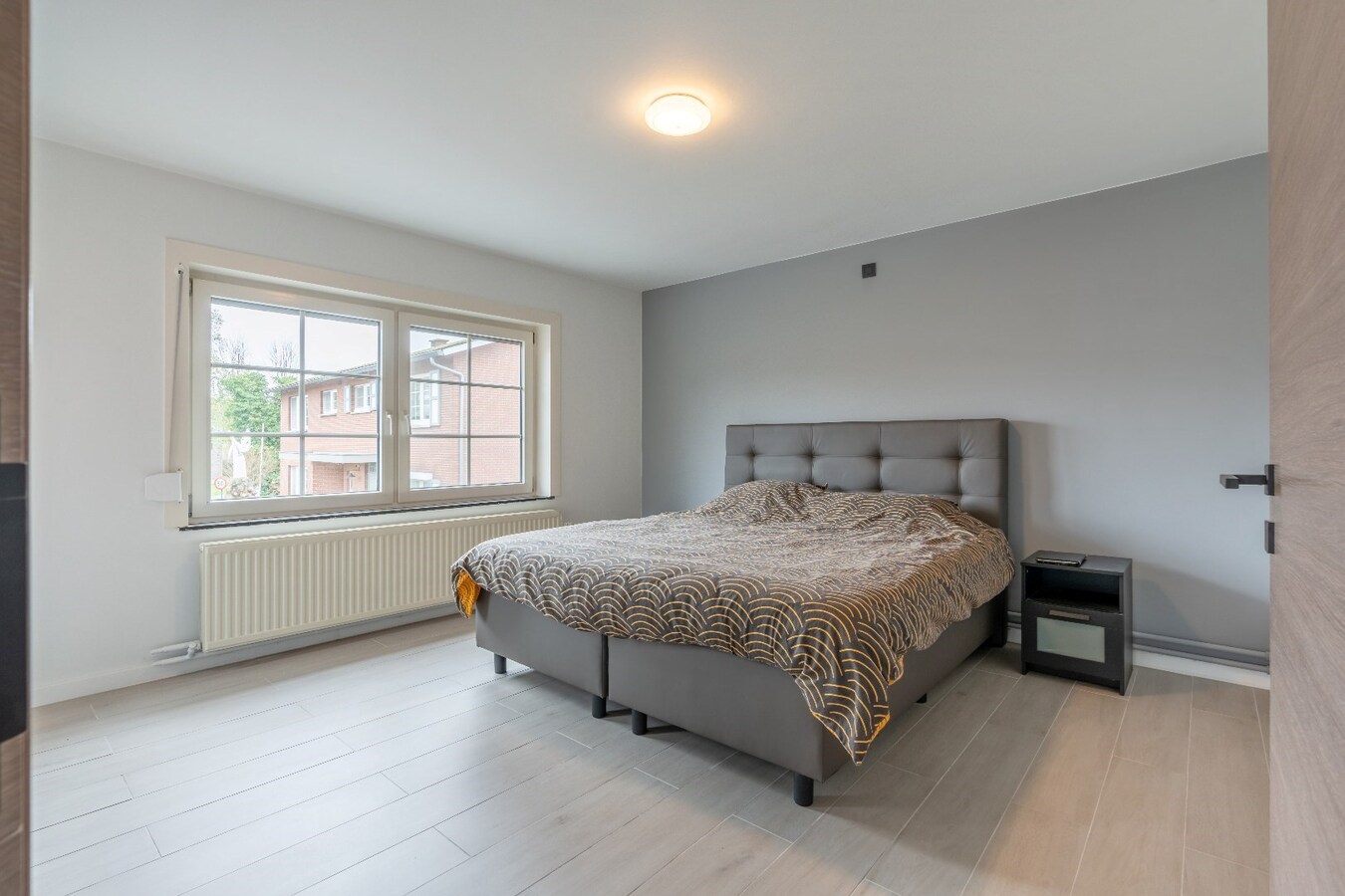 Ruime gerenoveerde woning in Niel-bij-As met 3 slaapkamers. 