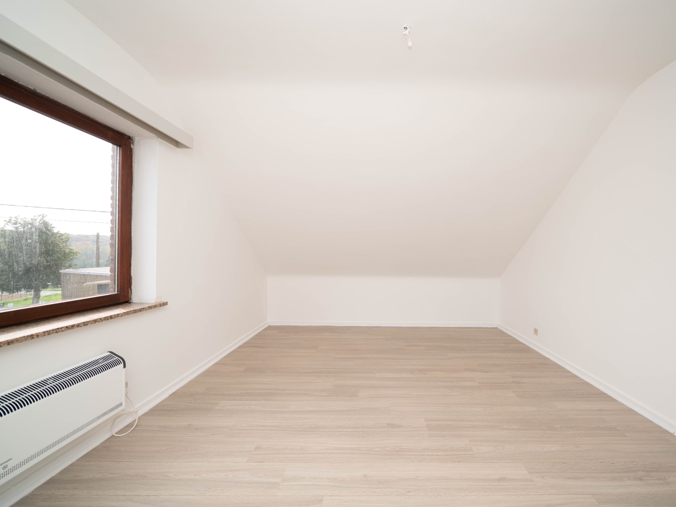 Ruim (102m²) 2-kamer appartement in kleinschalig gebouw 