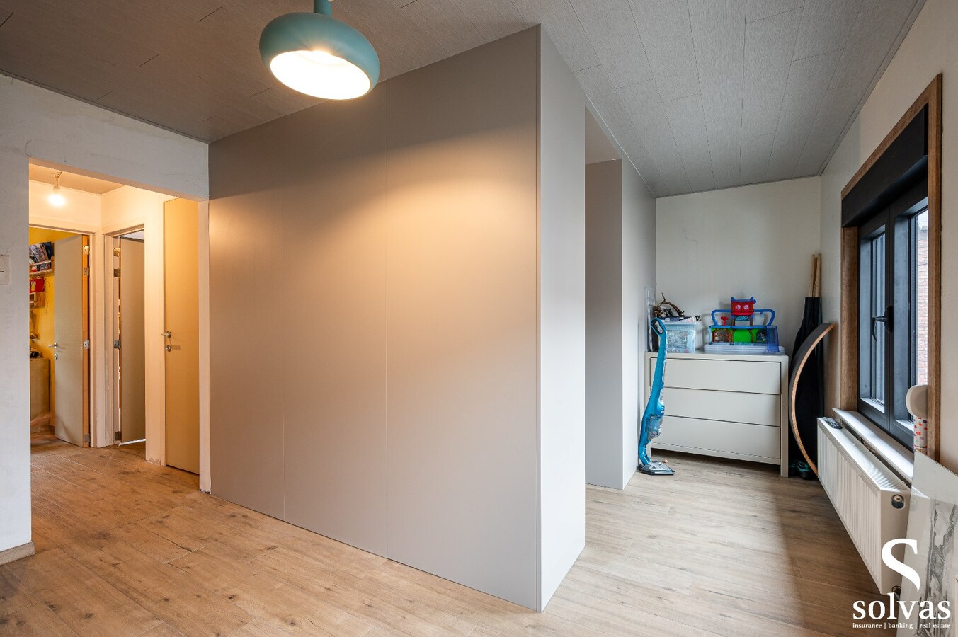 Halfopen gezinswoning met 4 slaapkamers, garage en zonnepanelen – Eeklo 