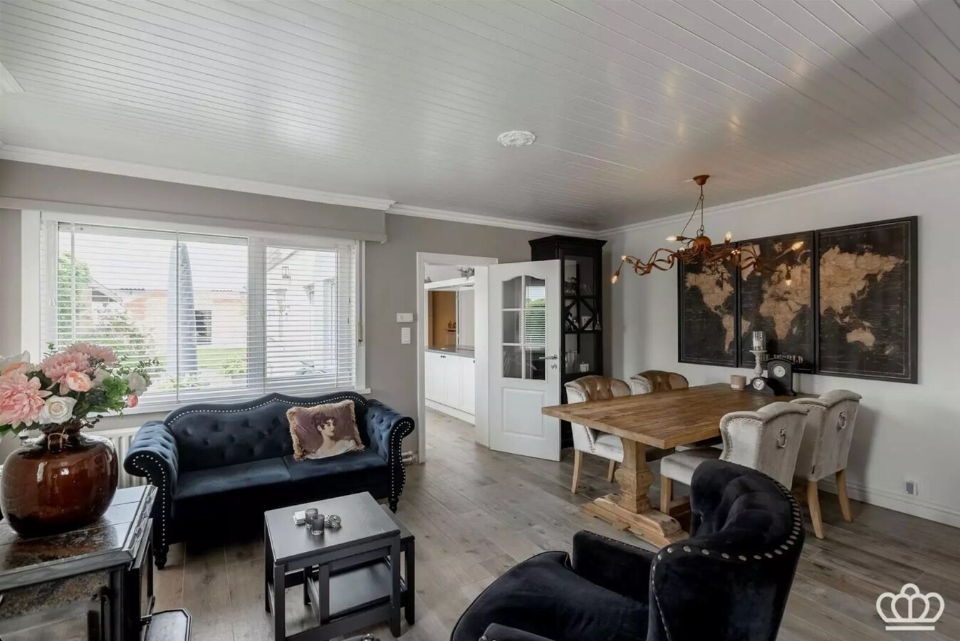 Magnifiquement située, charmante maison avec des installations pour chevaux sur environ 1,8 ha à Essen. 