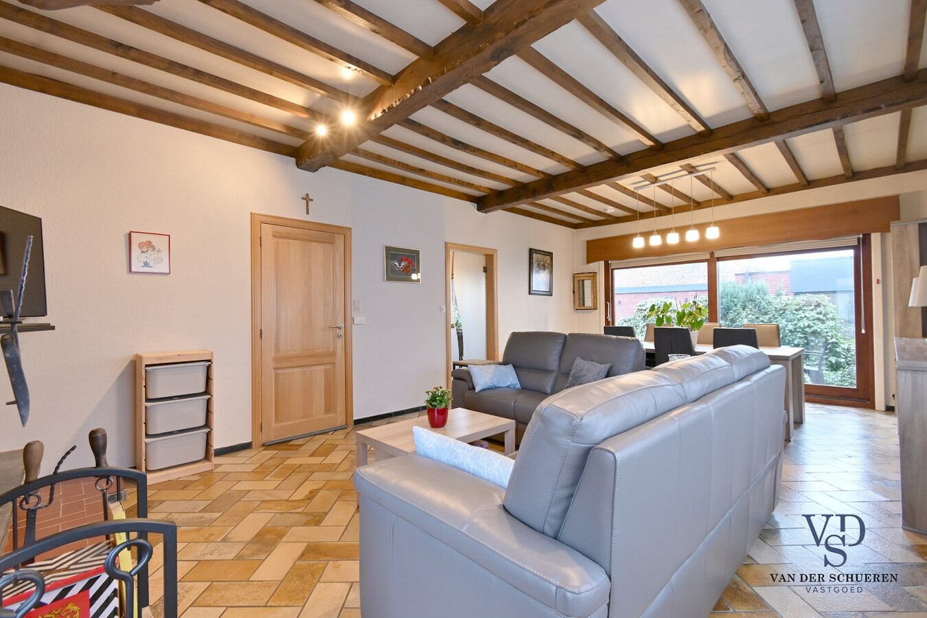 Degelijke bungalowwoning met garage 