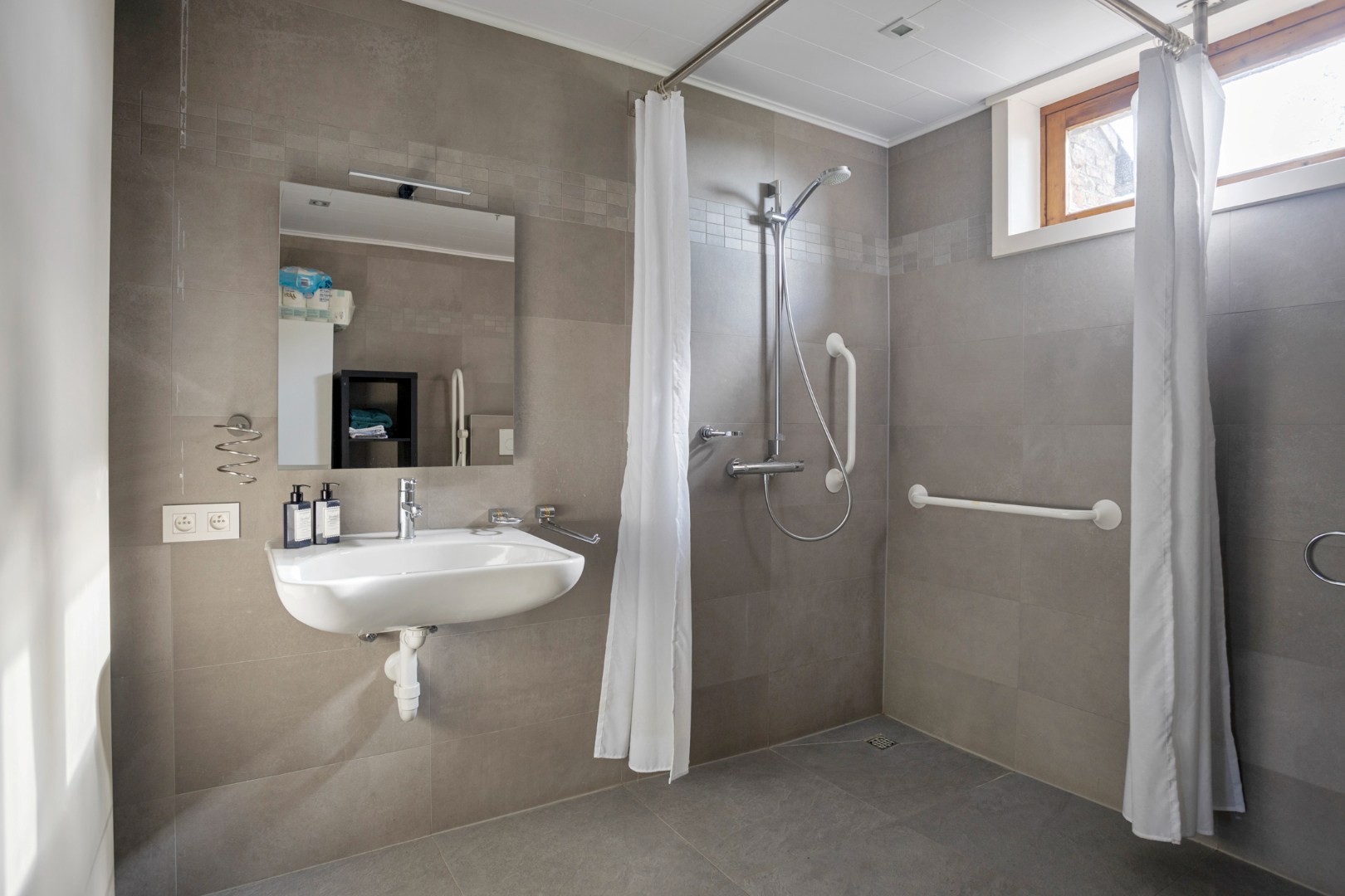 Badkamer met douche