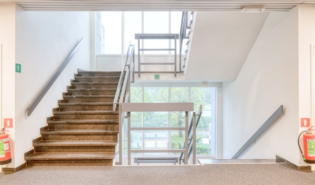 Kantoren te huur aan R4/E40 in Portalis gebouw in Zwijnaarde