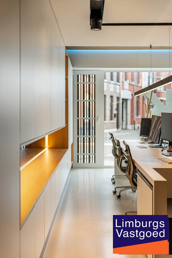 Modern instapklaar kantoor in Hasselt centrum met energielabel B, 