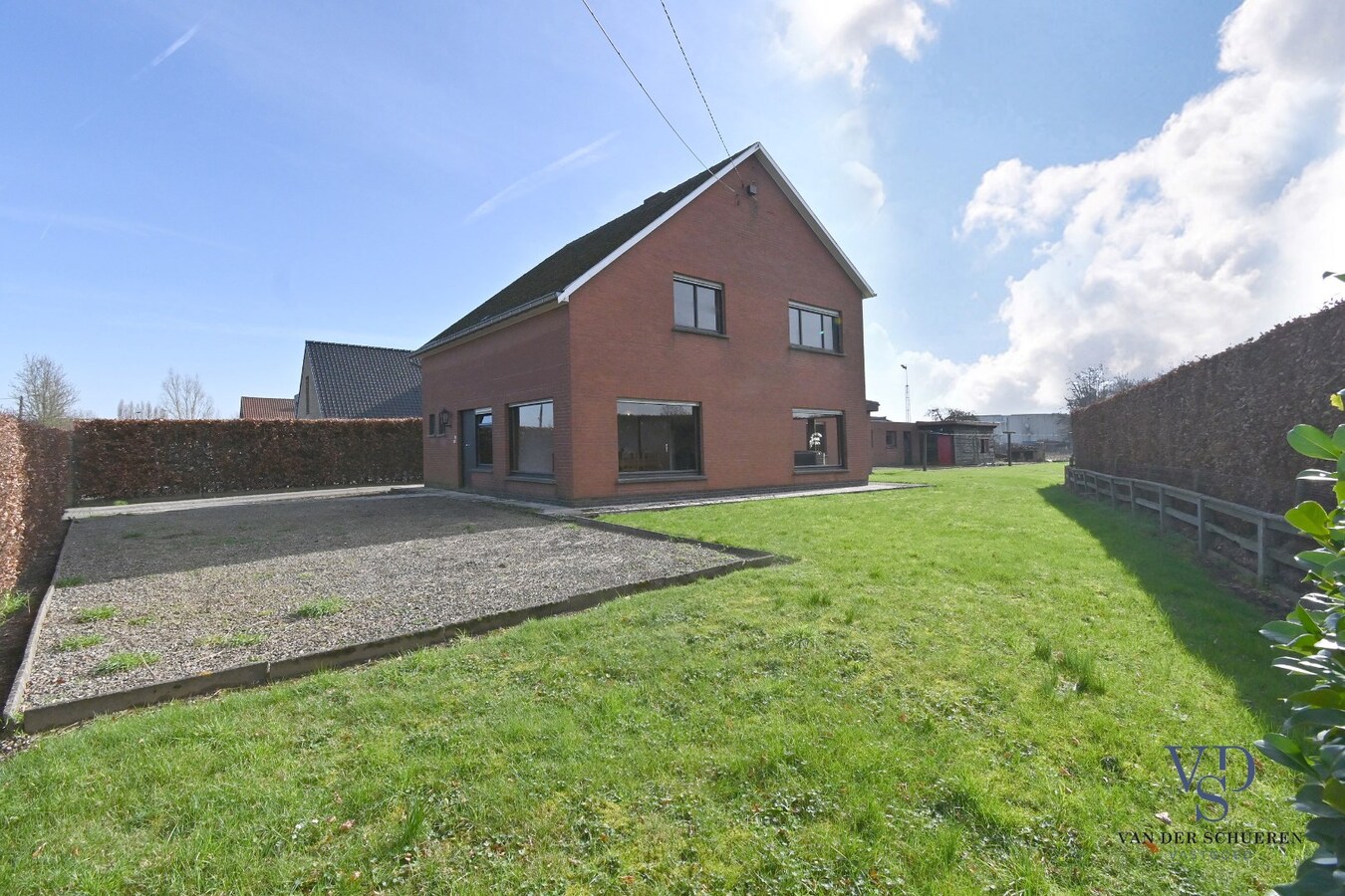 Te renoveren eigendom op gunstige ligging 