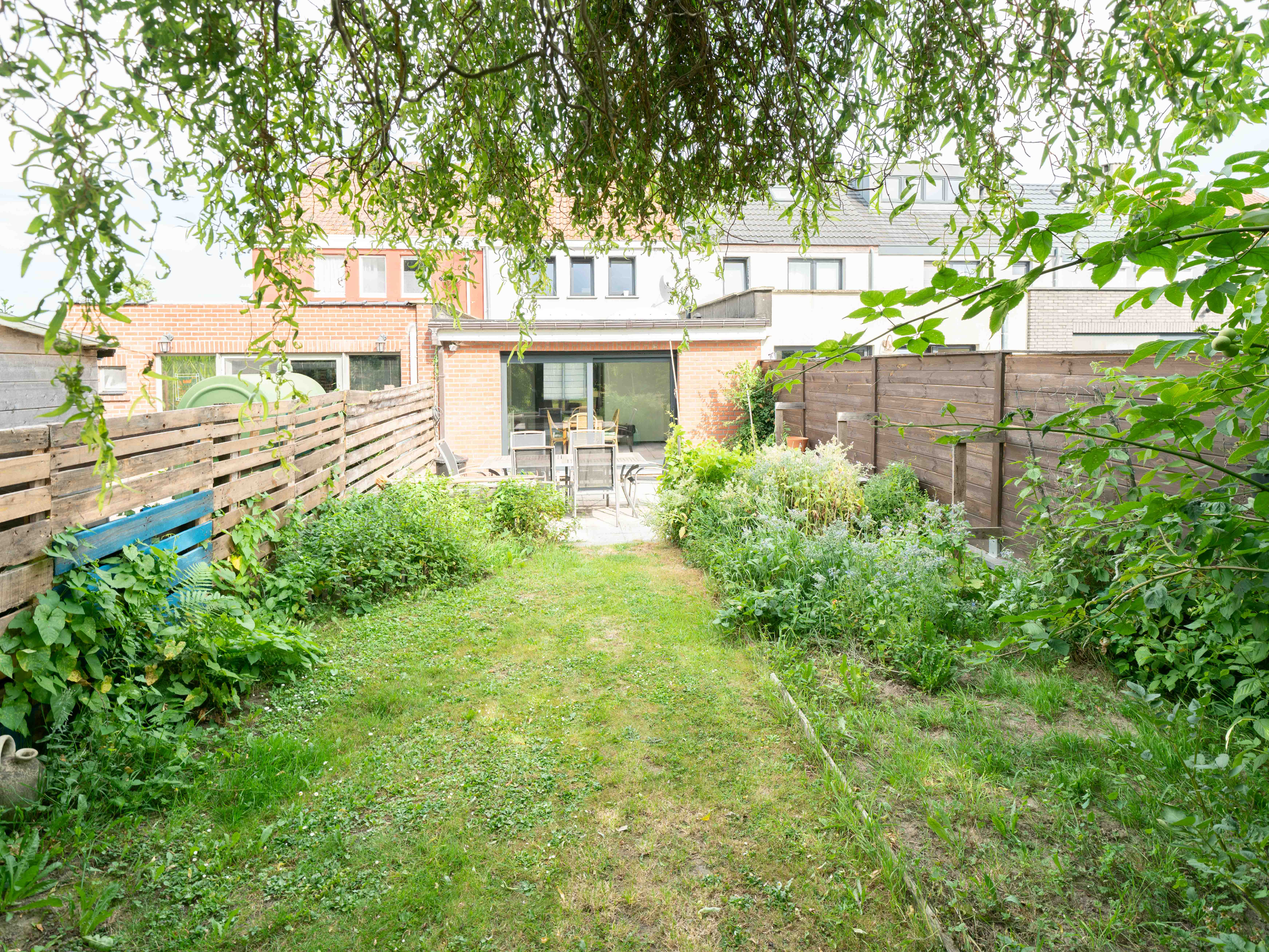 Leuke 2-gevel met gezellige tuin op toplocatie 