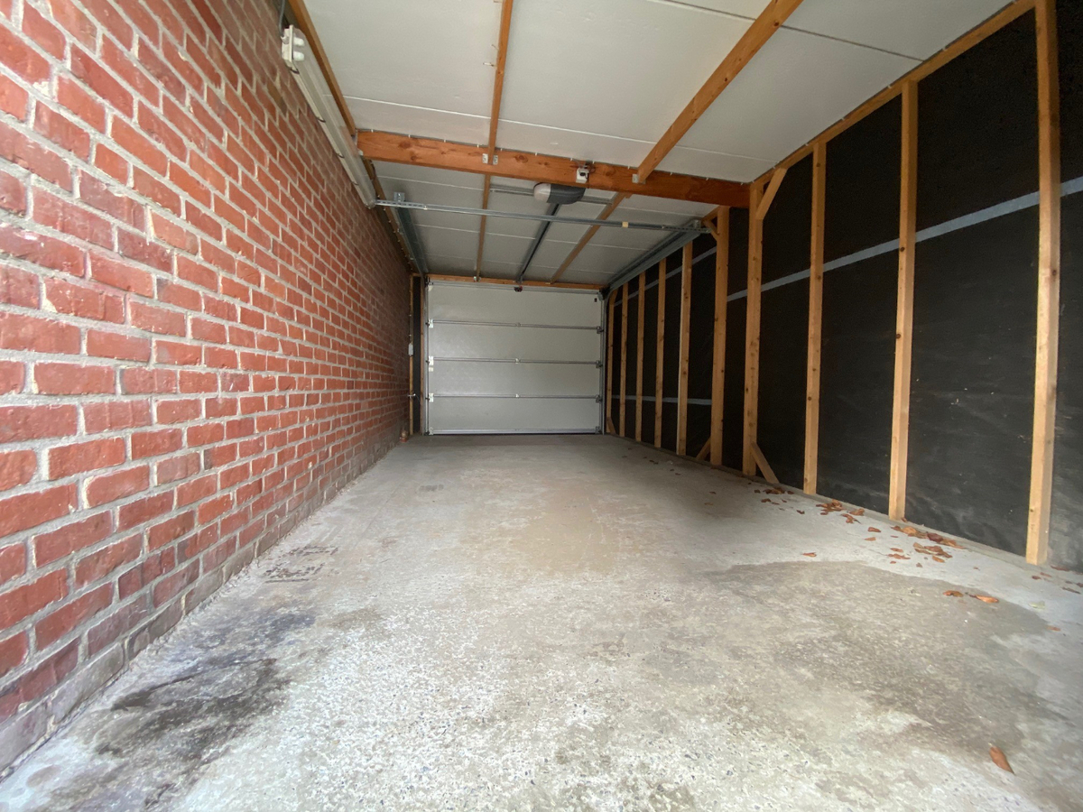 Woning met 2 slaapkamers en garage te Moorslede 