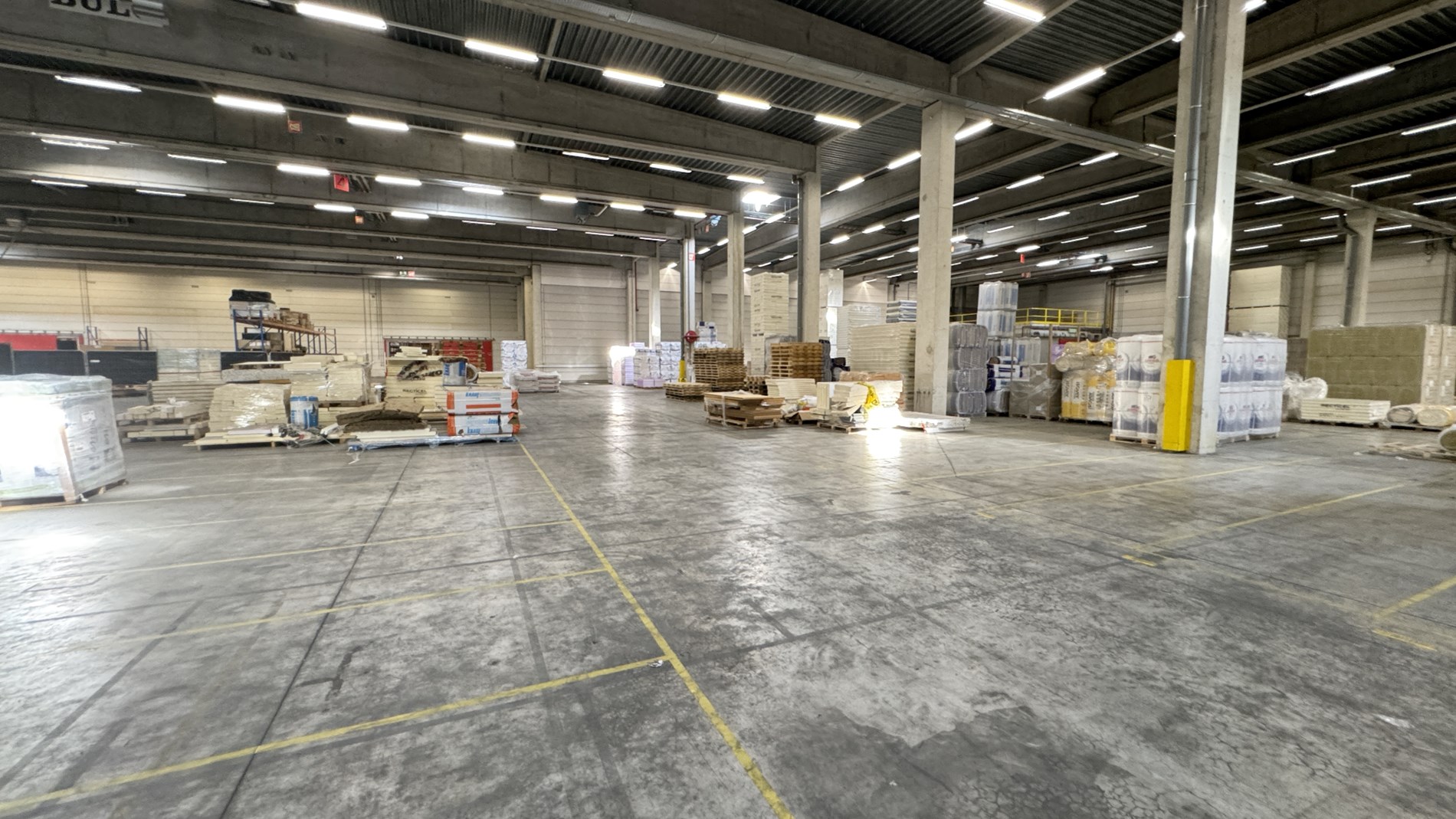 Loods met kantoor te huur nabij E19 in Mechelen