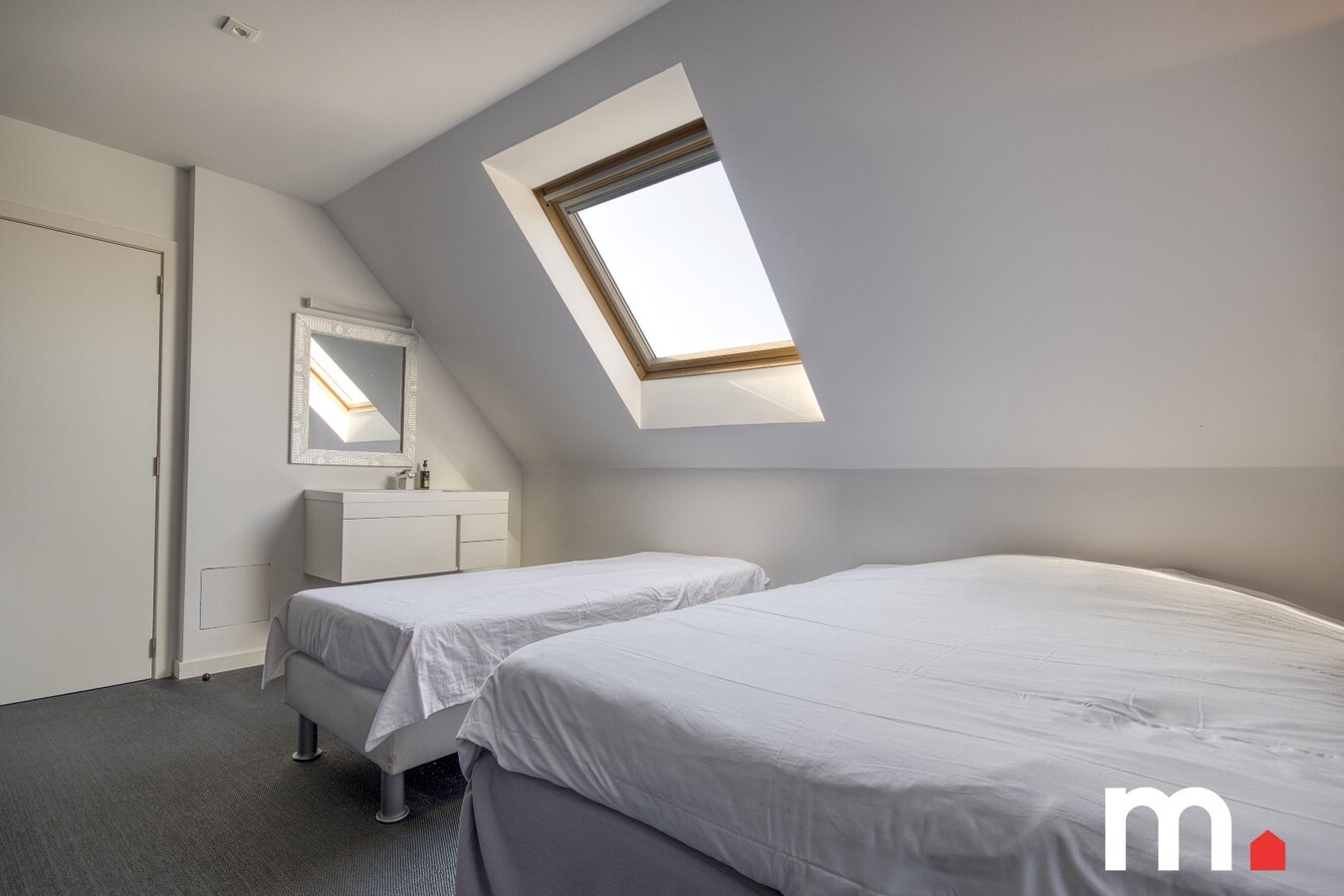 Charmante instapklare woning met zwembad te koop in Moorslede. UNIEKE KANS ! 