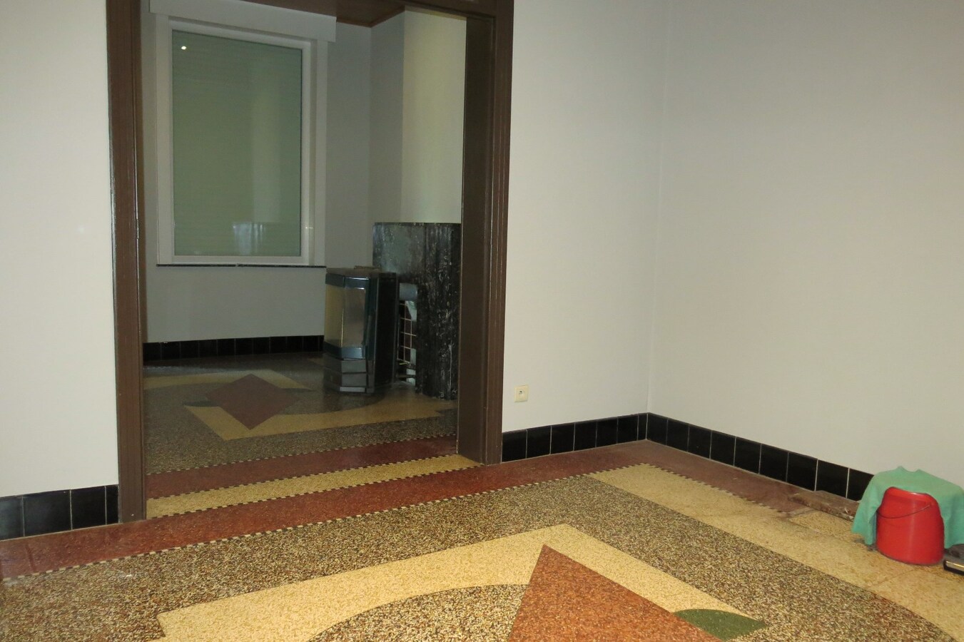 Verrassend ruime woning met grote garage op een boogscheut van het centrum 