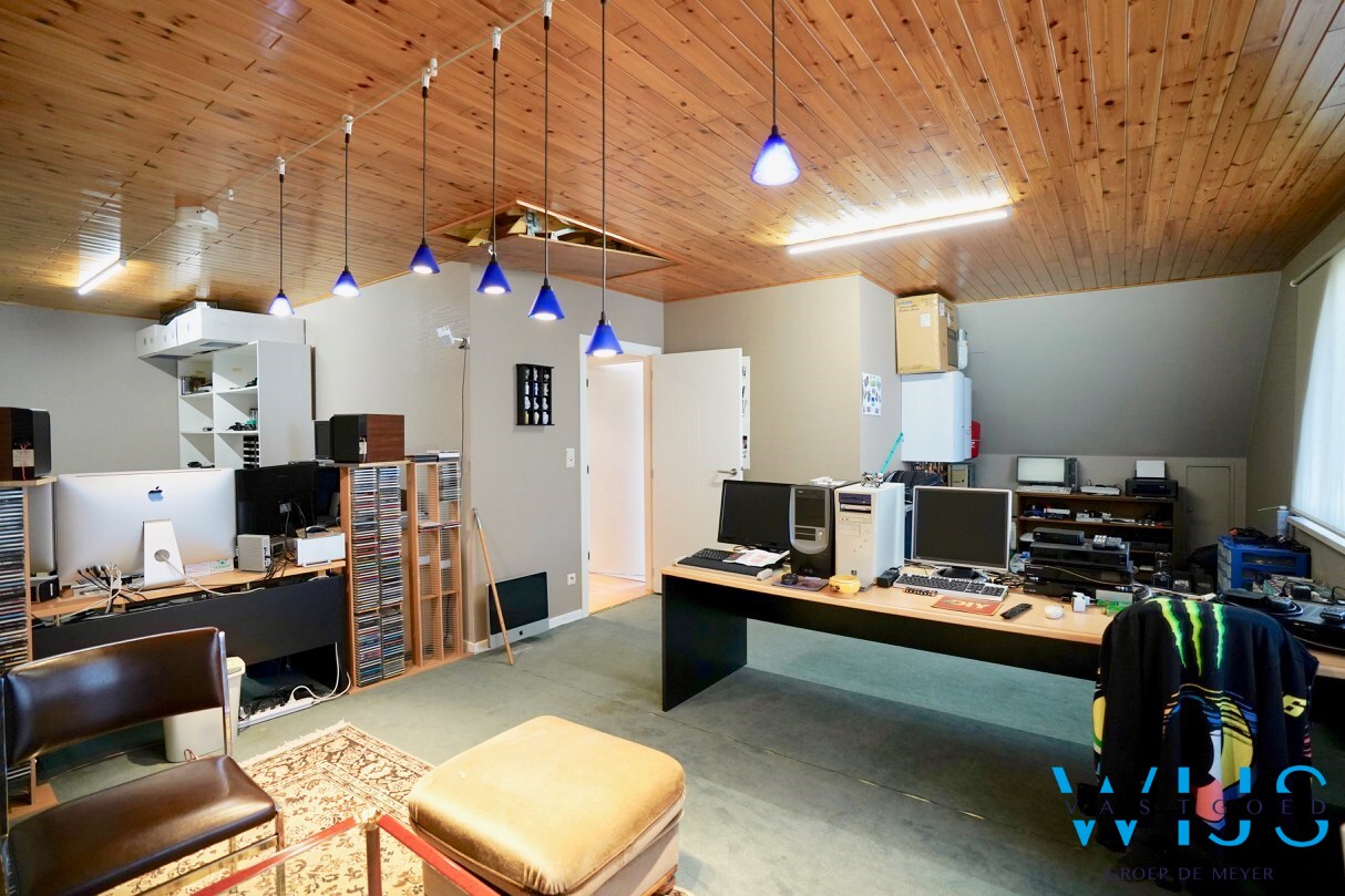 Multifunctioneel woonhuis met magazijn/praktijkruimte te ERTVELDE ! 