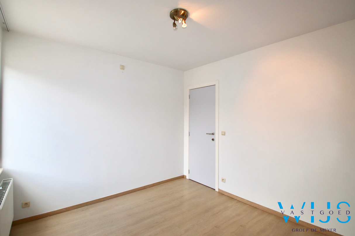 Instapklaar &amp; gezellig 3 slaapkamer appartement in hartje Zelzate! 