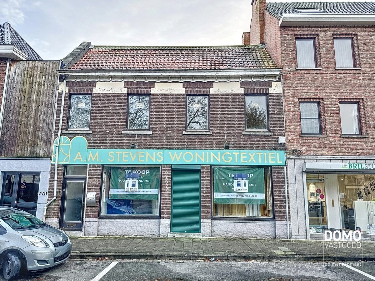 Te renoveren handelshuis gelegen in het centrum van Diepenbeek. 