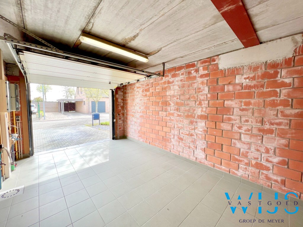 Open bebouwing met zonnige tuin, 3 slaapkamers en garage te Kluizen ! 