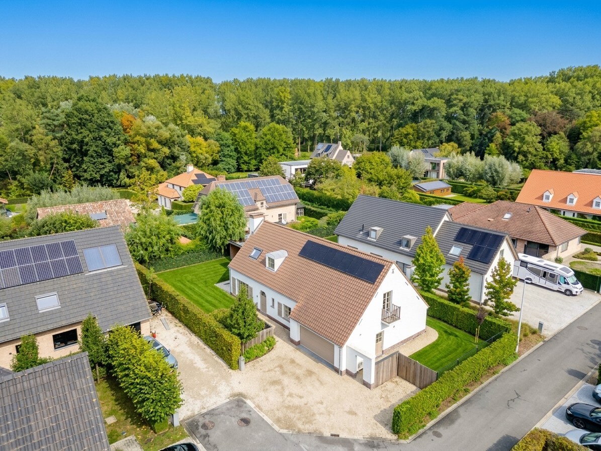 Exclusief gerenoveerde vrijstaande villa in rustige en residentiële omgeving 