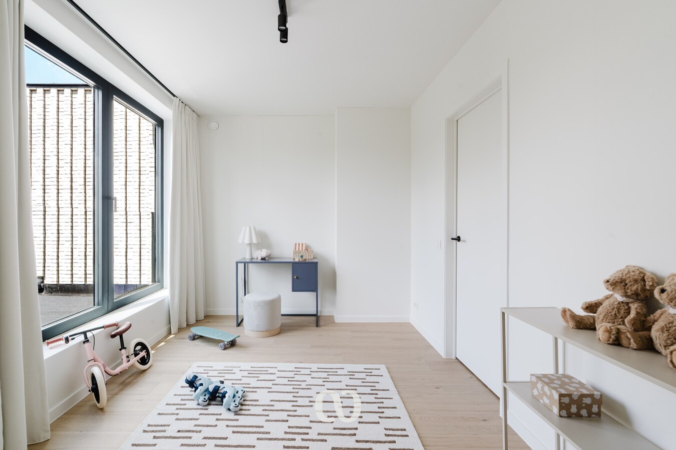 Volledig afgewerkte nieuwbouwwoning met 5 slaapkamers 
