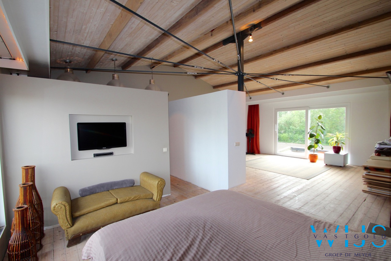 Unieke ruime gerenoveerde woning  ! 