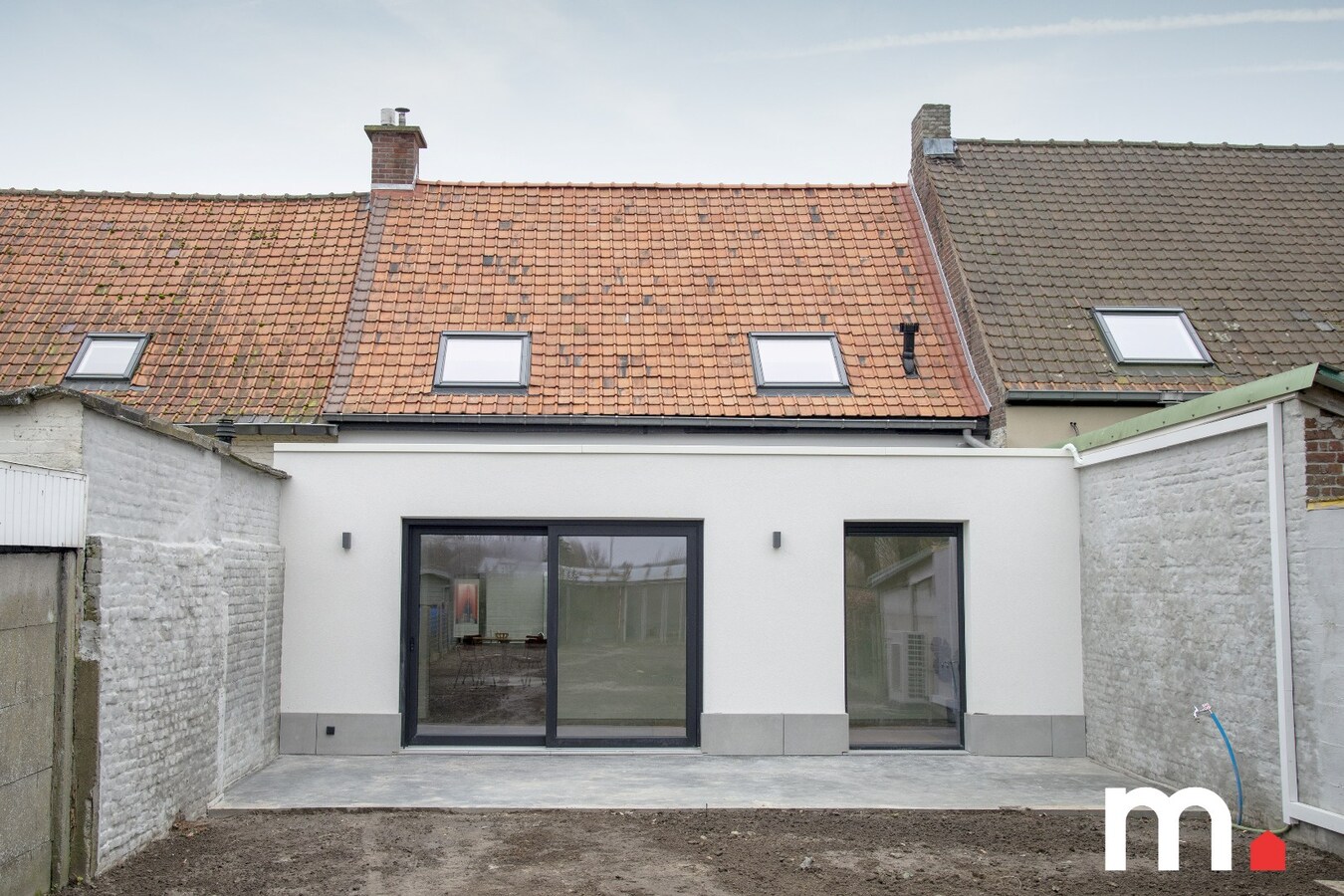 Totaal gerenoveerde woning met grote tuin en 3 slaapkamers te Heule ! EPC A ! 