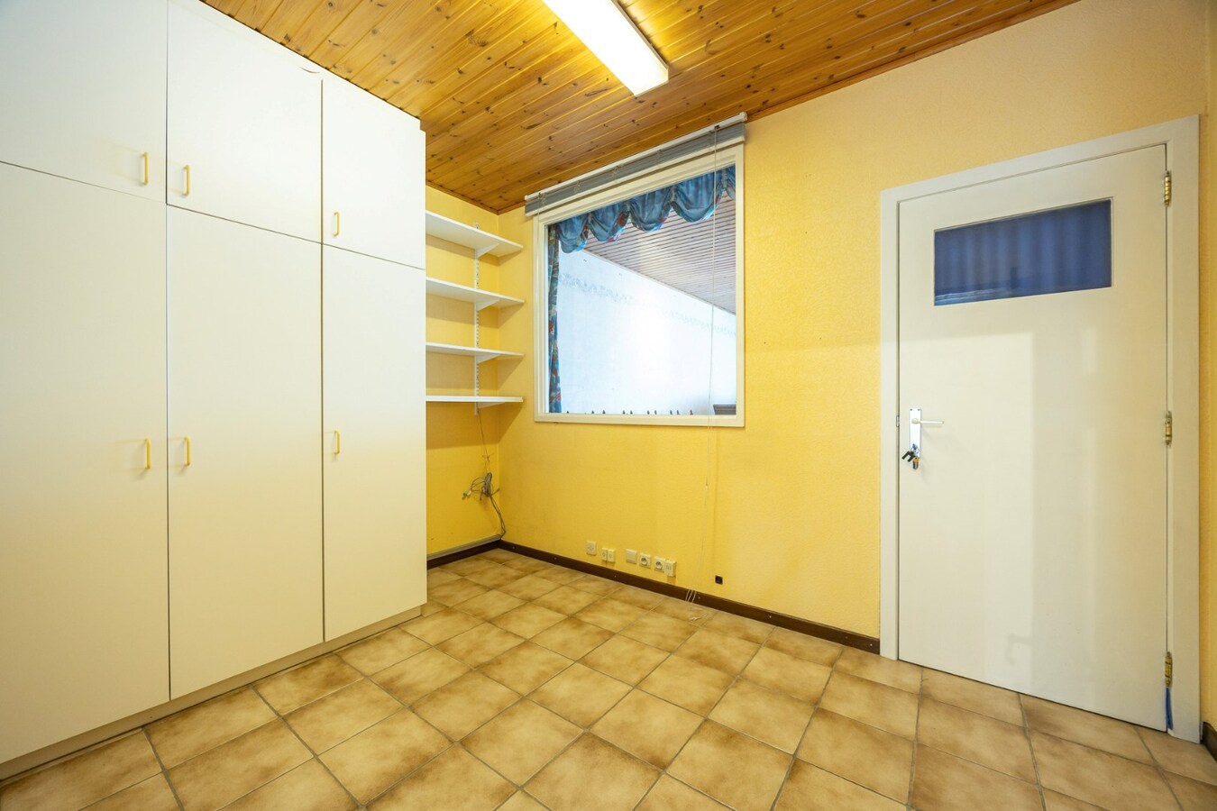 Ruime woning met praktijkmogelijkheden in het hart van Zoersel 