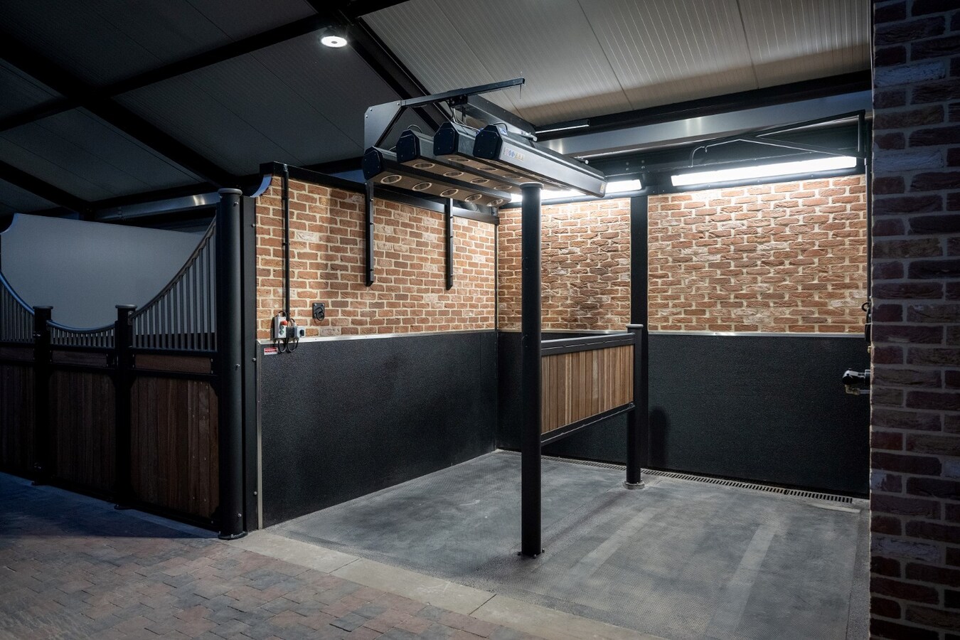 Exclusive professional equestrian accommodation (new construction) with villa on approximately 9 hectares in Neerpelt. 