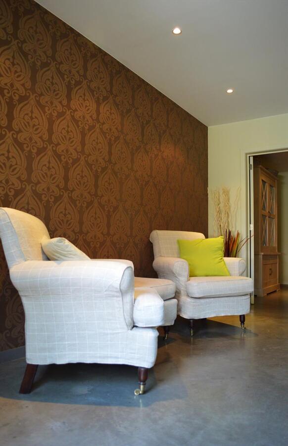 Charmante nieuwbouwvilla met bijgebouwen op 2.340 m² te St-Gillis-Waas. 