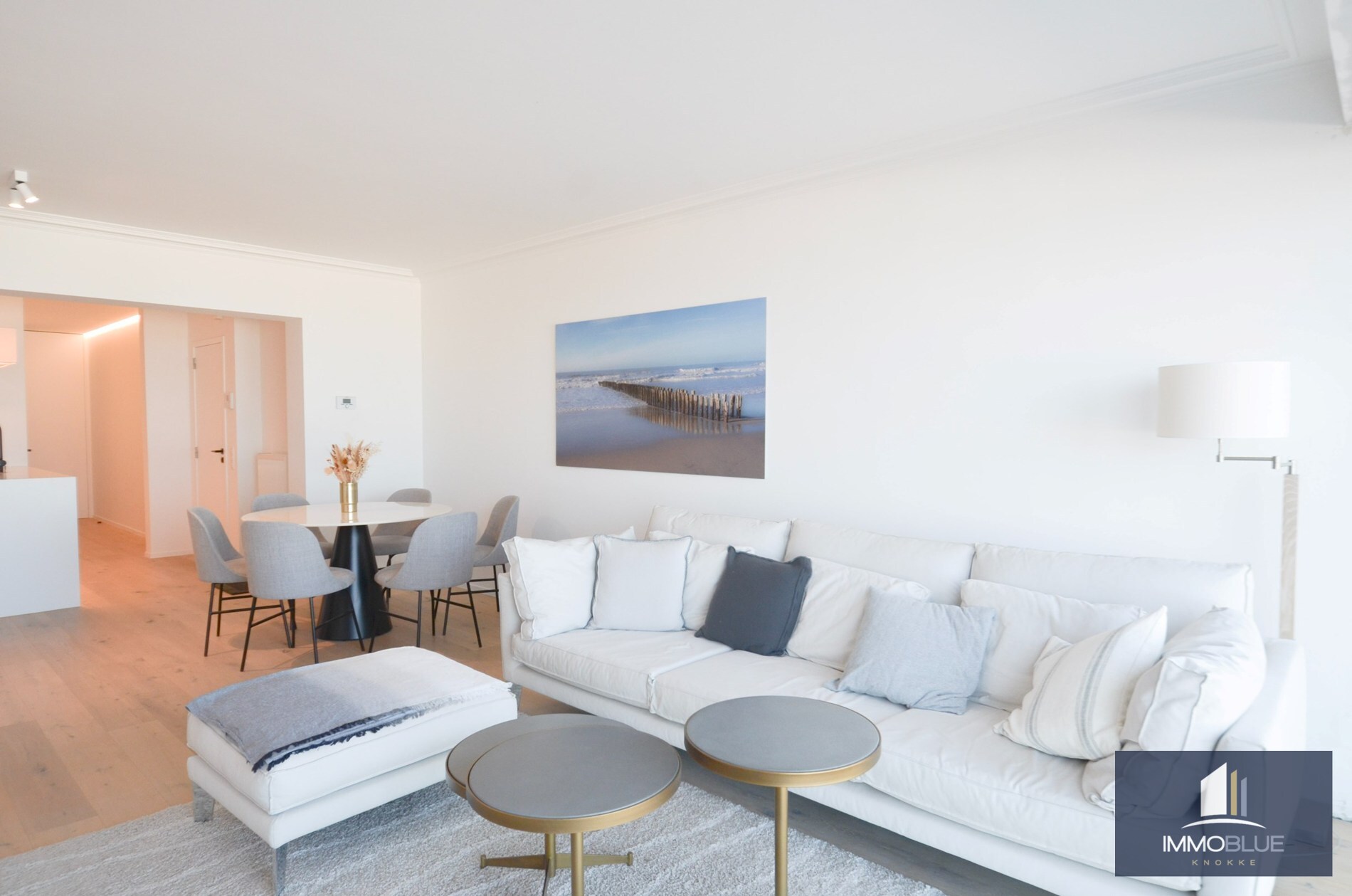 Stijlvol, recent gerenoveerd appartement met frontaal zeezicht. 