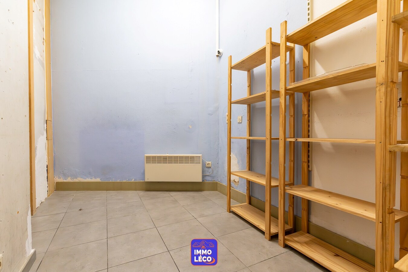 Surface commerciale de +/- 50m² dans la petite rue. 