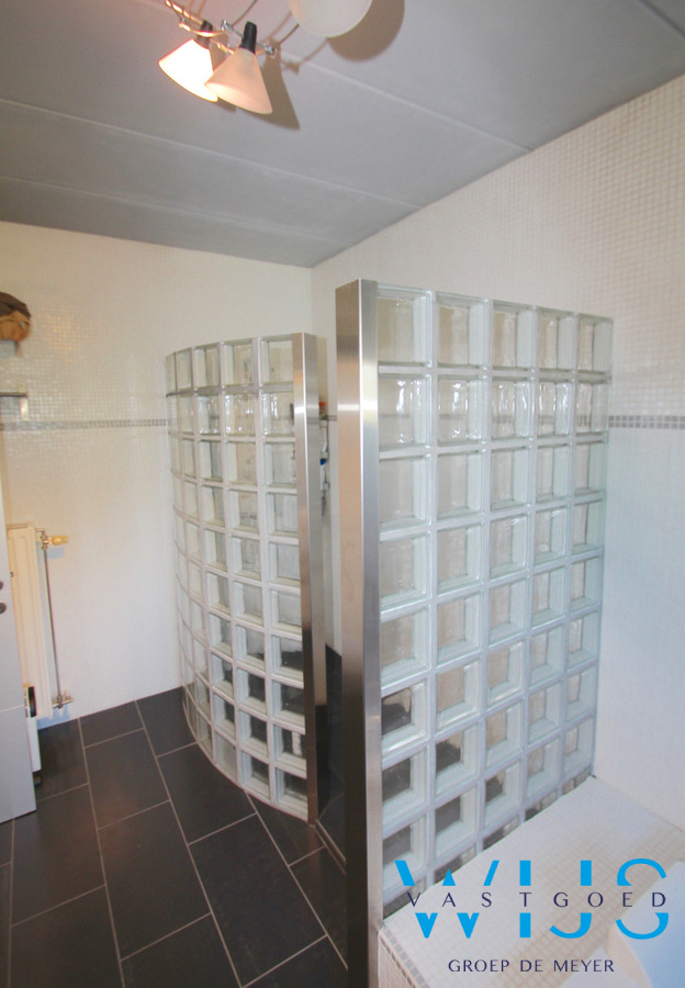 Verrassend ruim woonhuis op een TOPlocatie in ERTVELDE ! 