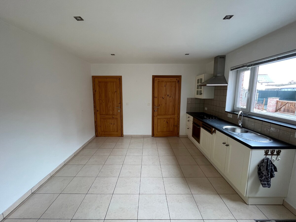 Bijzonder ruime, praktisch ingedeelde gezinswoning 