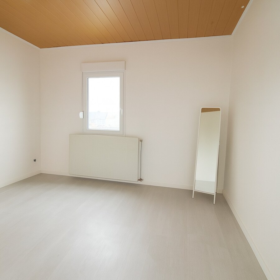 Te koop: Uitzonderlijk ruime stadswoning met 6 slaapkamers, garage en tuin in het hart van Sint-Niklaas! 