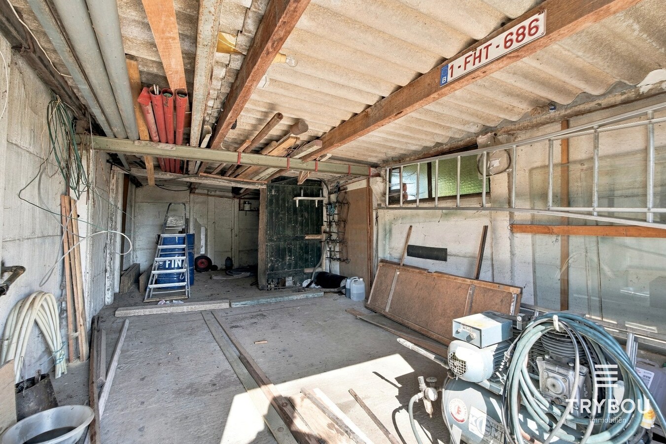 Landelijk gelegen woning met opslagplaats op 3687m² in Merkem! 