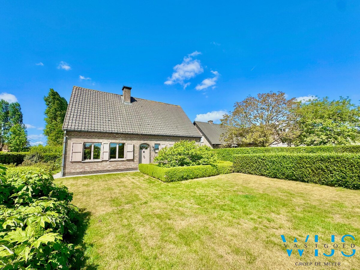 Verrassend ruim woonhuis in het landelijke Sleidinge ! 