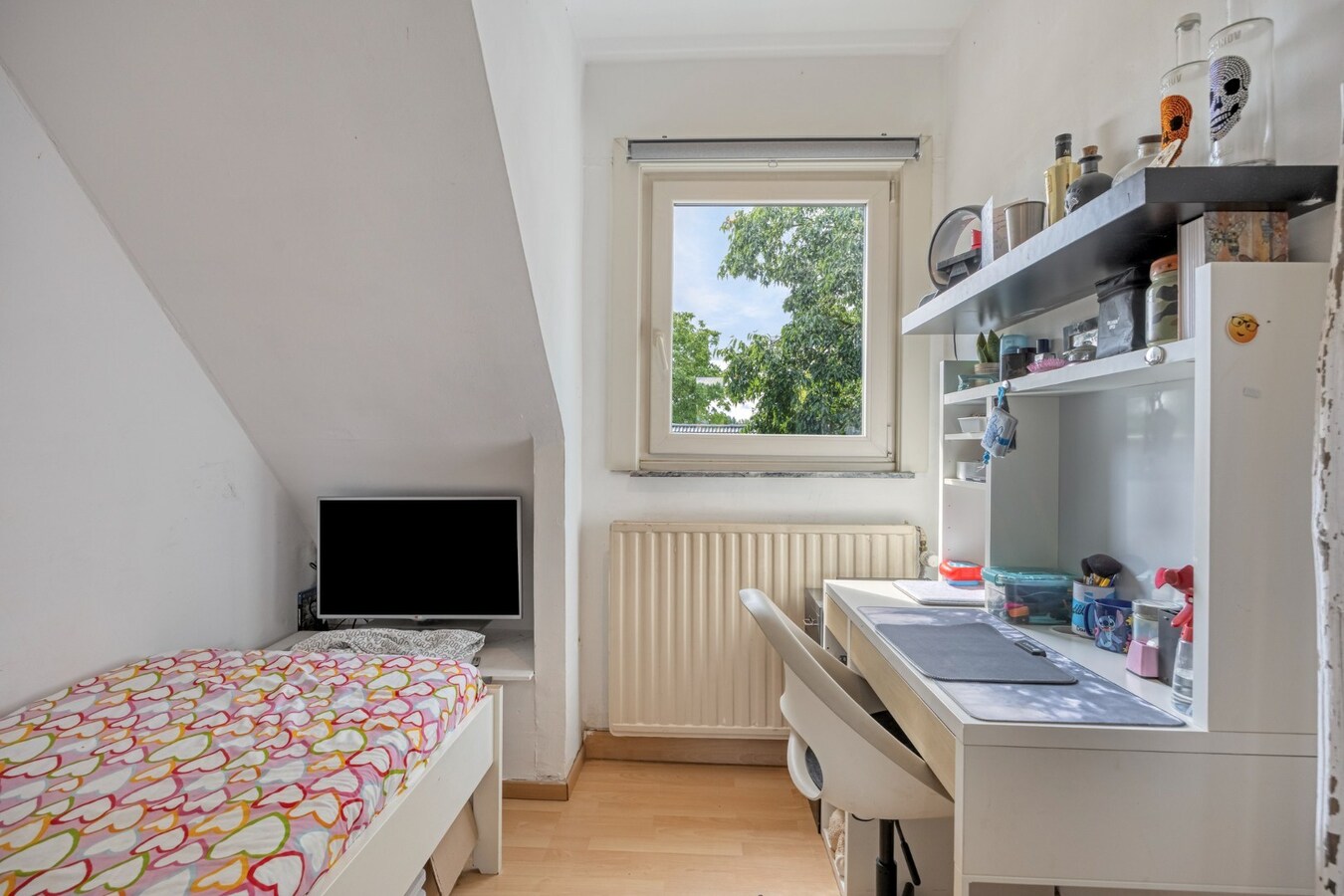 Instapklare woning met garage en tuin te Edegem 