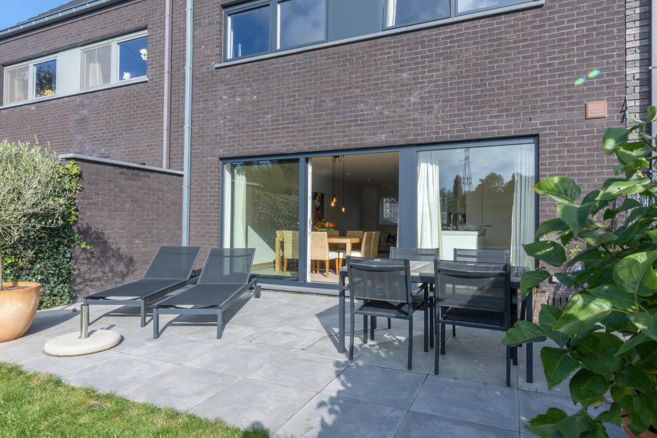 Nieuwbouwwoning met luxueuze afwerking te Merelbeke 