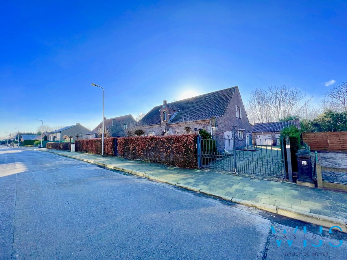 Zeer ruim instapklaar woonhuis ! 