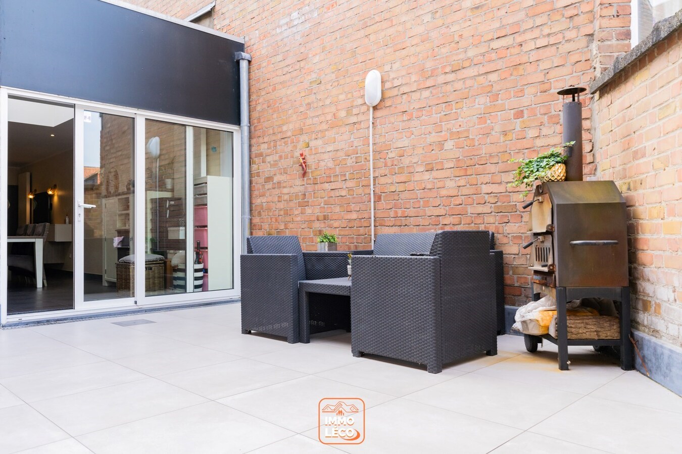 Maison de commerce avec habitation 4 chambres, plein centre-ville ! 