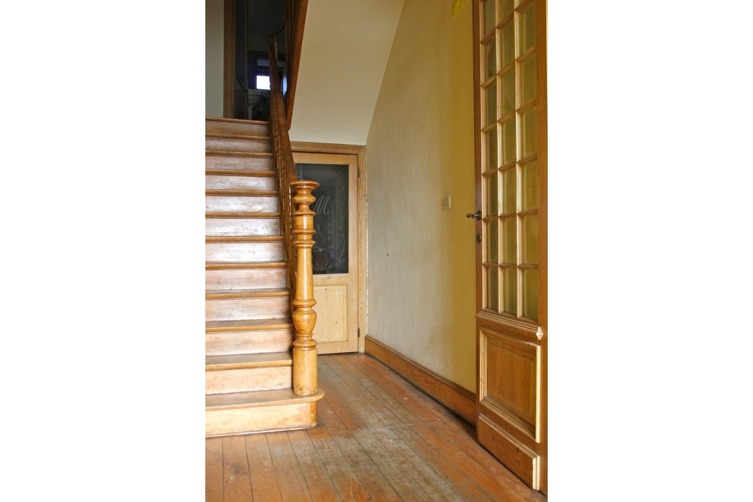 Indrukwekkend herenhuis met verschillende woonmogelijkheden op toplocatie! 