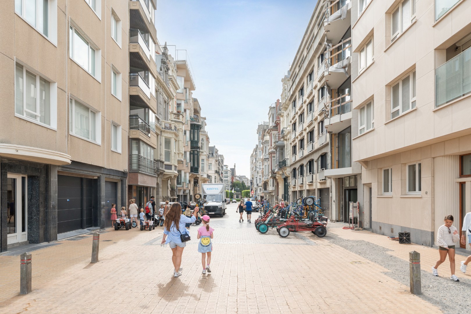 GERENOVEERD APPARTEMENT MET ZIJDELINGS ZEEZICHT: TOPLIGGING !! 