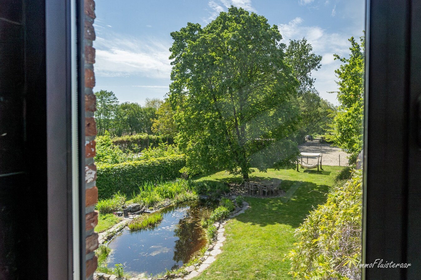 Charmante villa avec bâtiment d'écurie et prairie sur environ 6 700 m² à Hamme. 