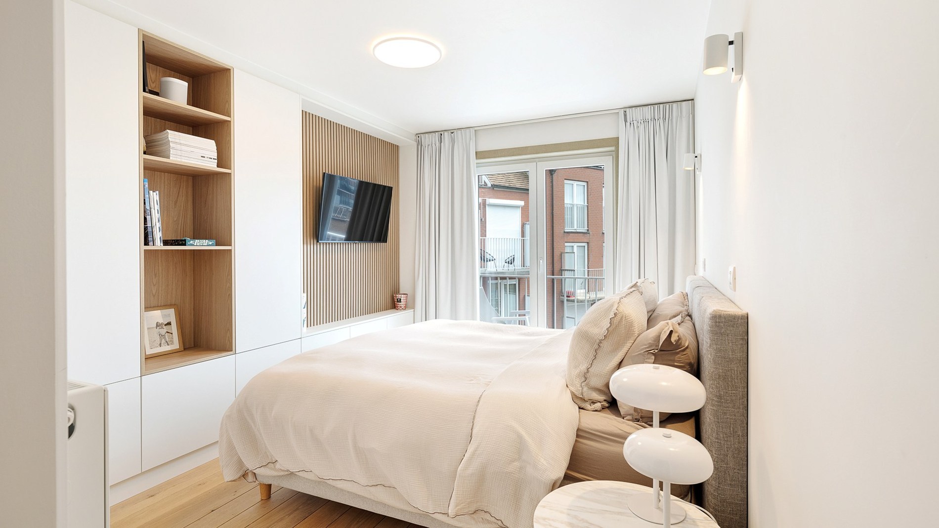 Ruim appartement van 138 m² gelegen op de Jozef Nellenslaan te Knokke en combineert ruimte, lichtinval en comfort. 