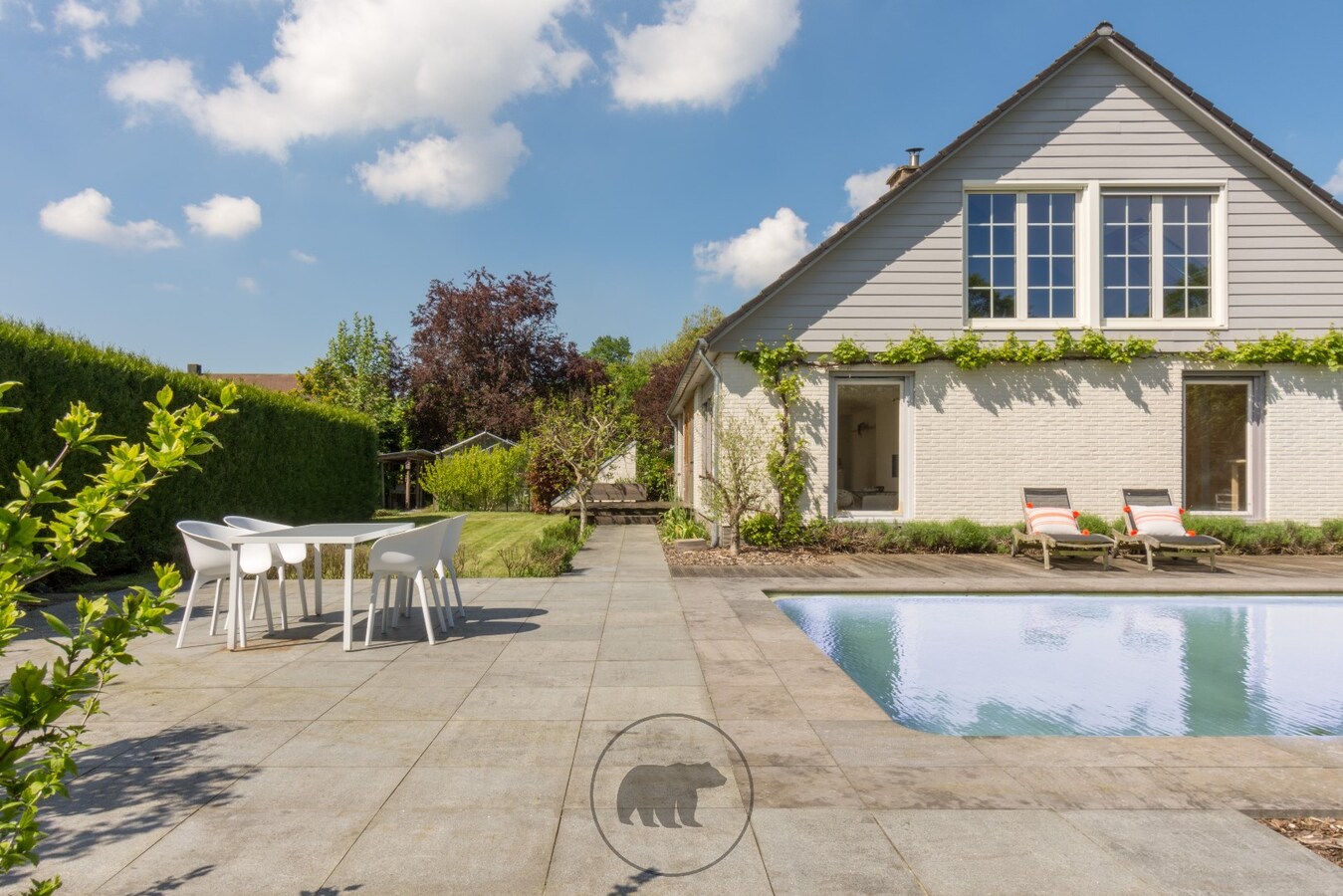 Instapklare villa met buitenzwembad op residentiële toplocatie 