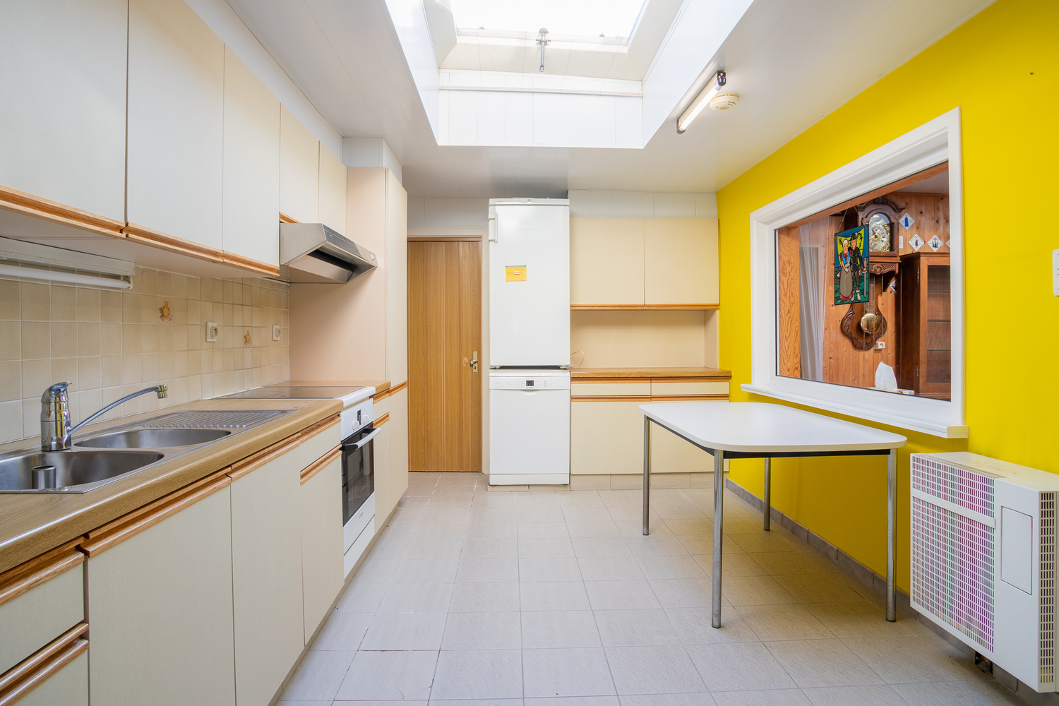 Halfopen woonhuis met grote, zonnige tuin op rustige ligging 