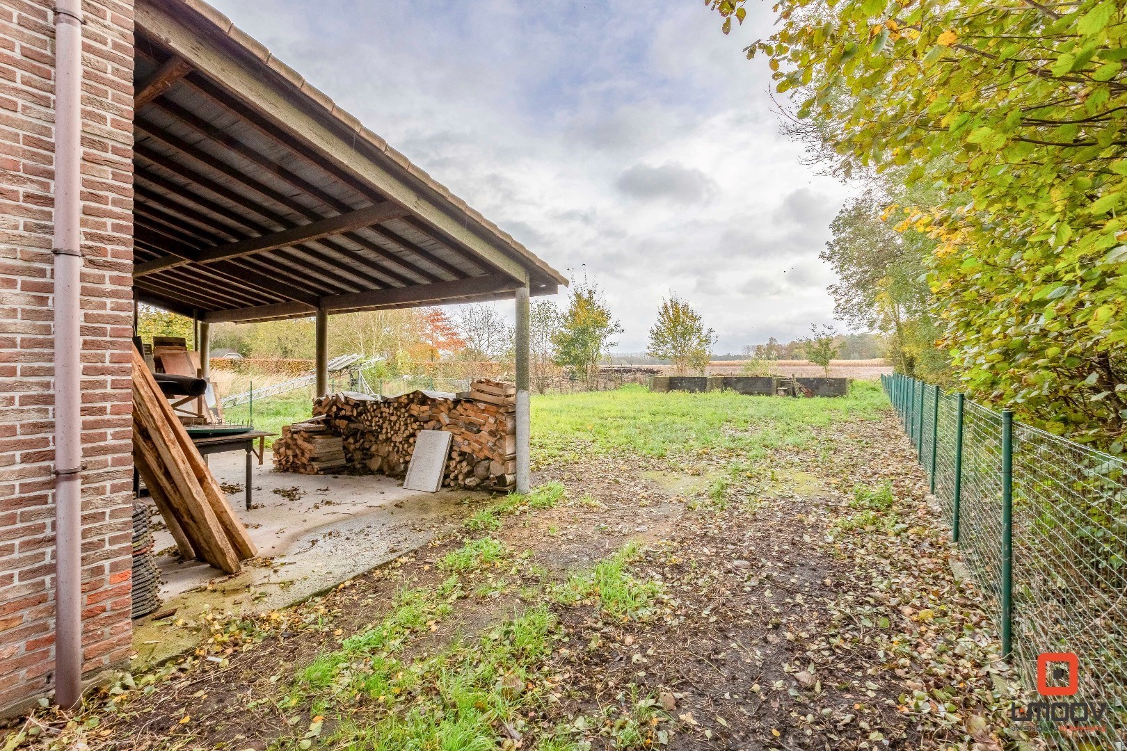 Open bebouwing met magazijn op een landelijke locatie! 