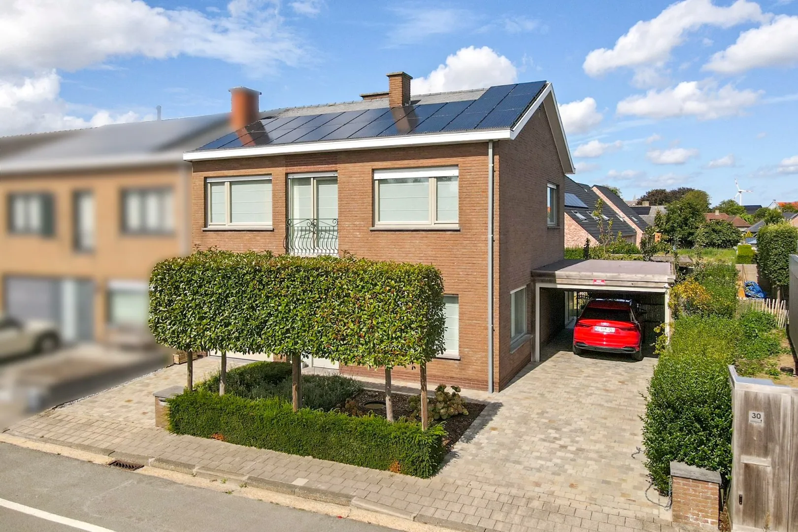 Ruime gezinswoning met 4 slaapkamers, tuin en garage