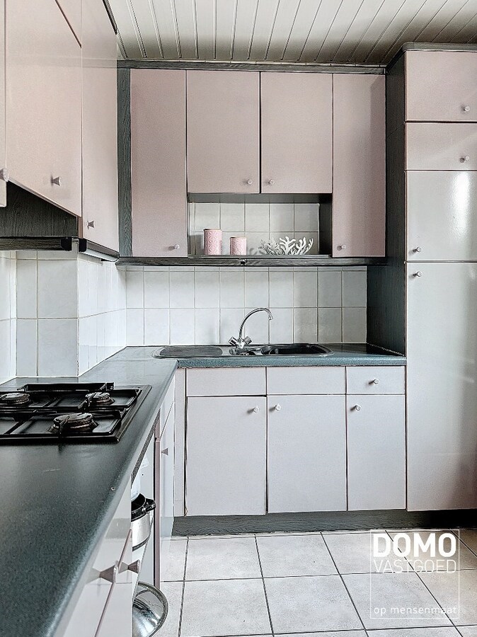 Gerenoveerd duplex appartement met 2 slaapkamers in het centrum van Runkst. 